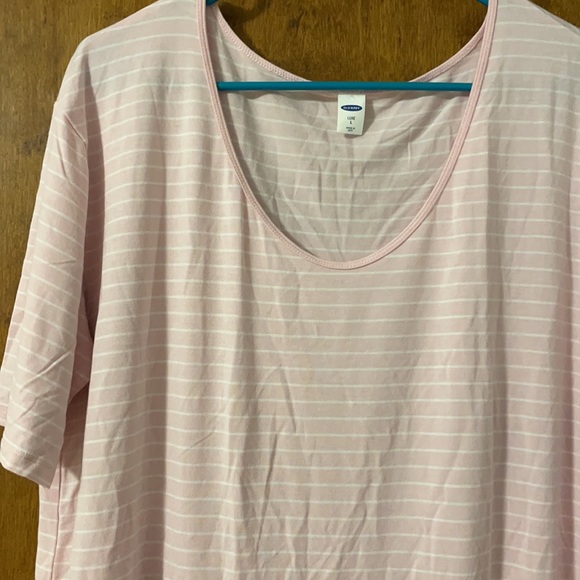 3/$15 - Luxe Scoop Neck Tee - L - Picture 2 of 2